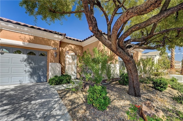 view of front of property featuring a garage