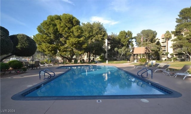 view of swimming pool featuring a patio