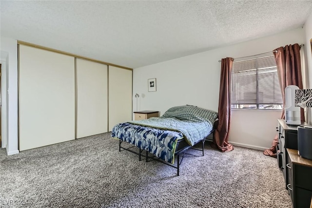 bedroom featuring carpet and a textured ceiling