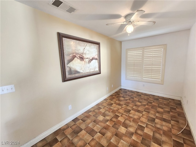 empty room with ceiling fan