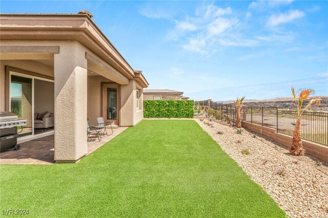 view of yard with a patio