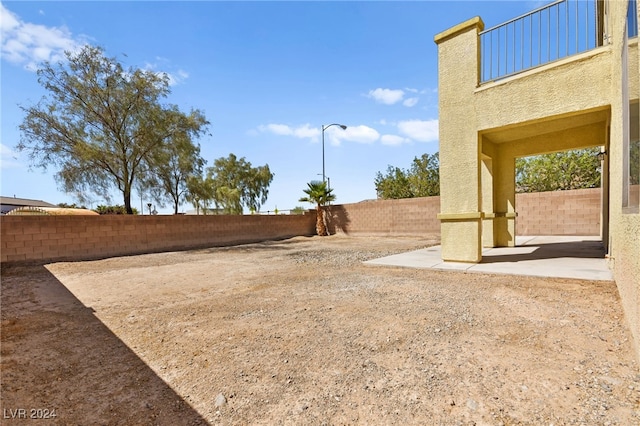 view of yard with a patio area