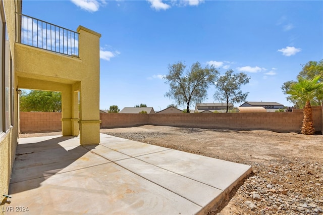 view of yard with a patio