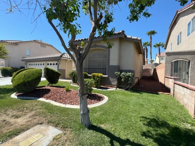 view of front of house featuring a garage and a front yard