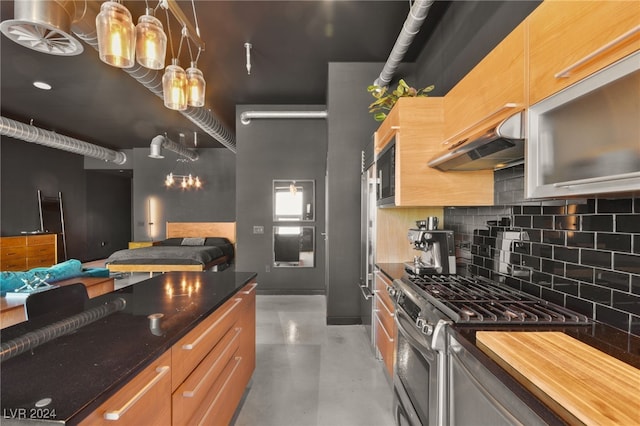 kitchen featuring tasteful backsplash, stainless steel stove, hanging light fixtures, an inviting chandelier, and exhaust hood