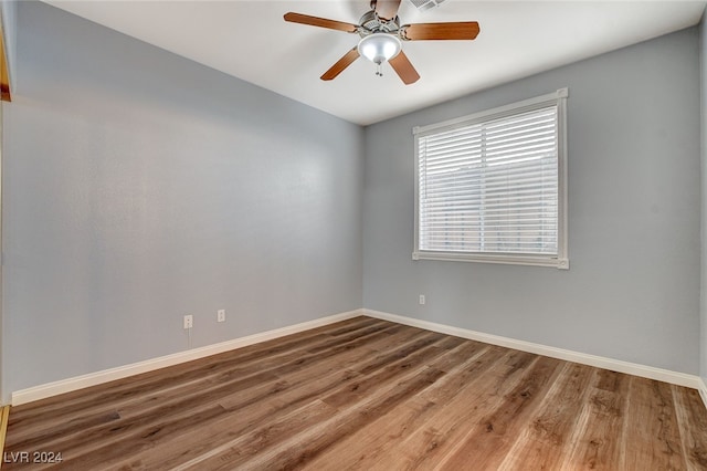 unfurnished room with wood-type flooring and ceiling fan