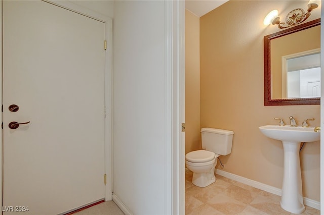 bathroom featuring sink and toilet