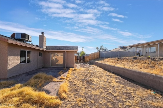 view of yard featuring cooling unit