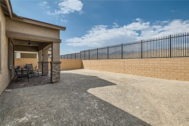 view of yard featuring a patio