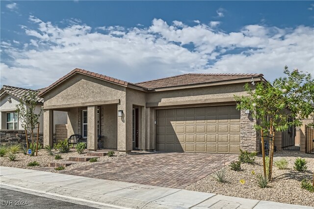 view of front of property featuring a garage