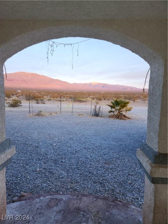 view of yard with a mountain view