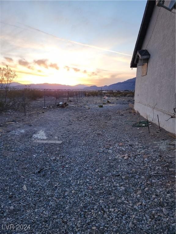 view of yard with a mountain view