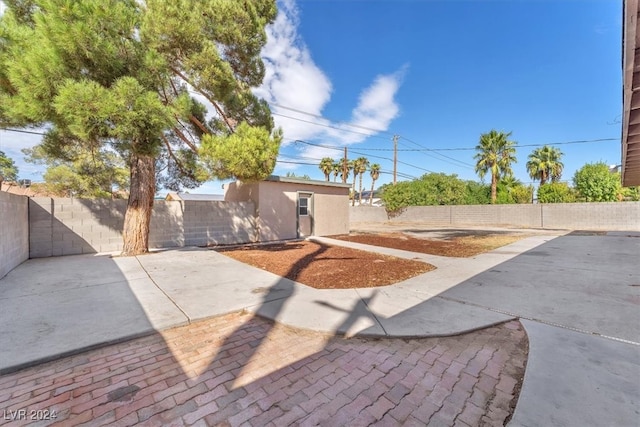 view of yard with a patio area