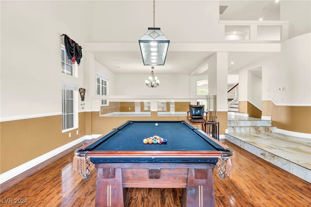 playroom with a notable chandelier, hardwood / wood-style flooring, and billiards