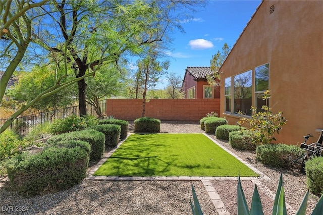 6 Lago Turchino Ct, Henderson, NV 89011 - view of yard with fence