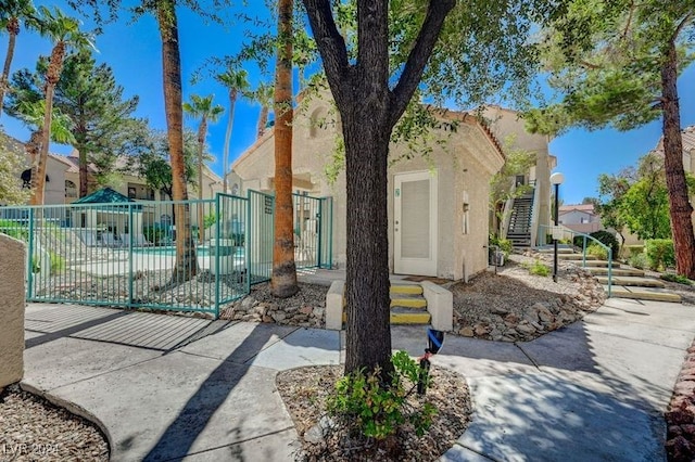 view of front of property