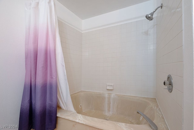 bathroom with shower / tub combo with curtain