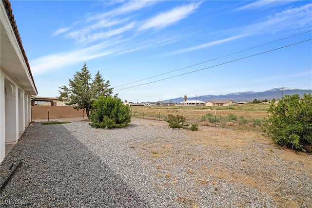 view of yard with a mountain view