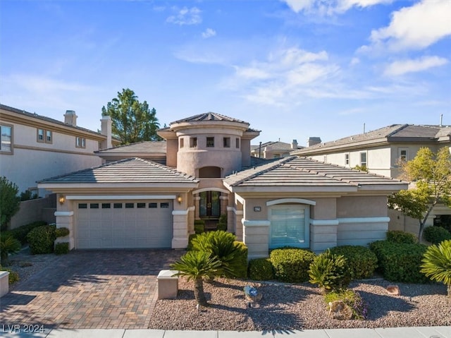 view of front facade with a garage