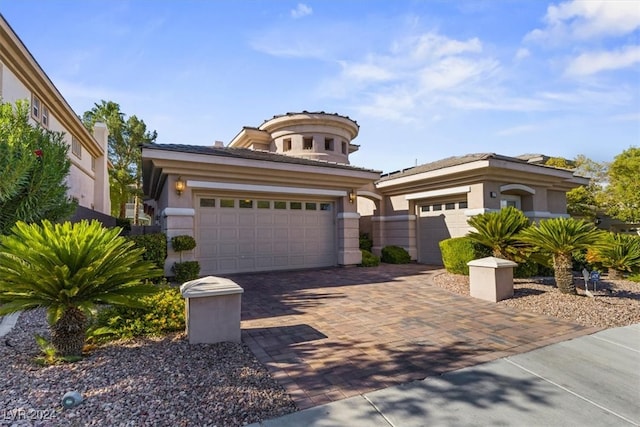 view of front facade featuring a garage