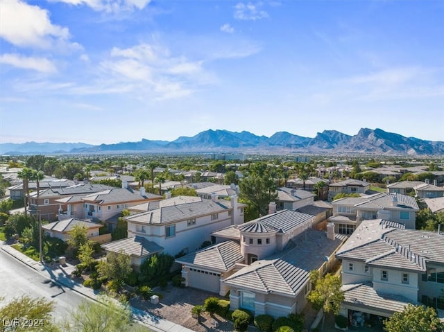 birds eye view of property featuring a mountain view