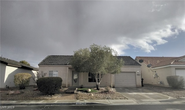 view of front facade featuring a garage