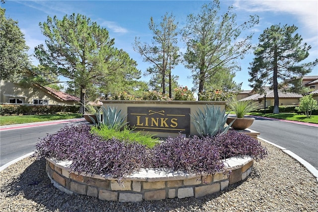 view of community / neighborhood sign