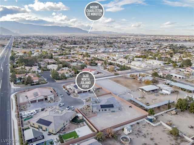 birds eye view of property featuring a mountain view