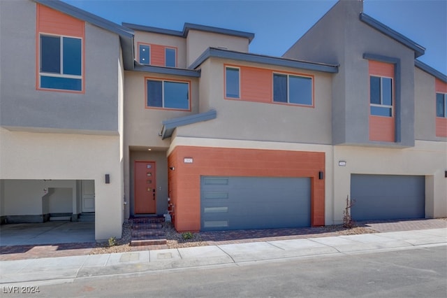 view of front facade featuring a garage