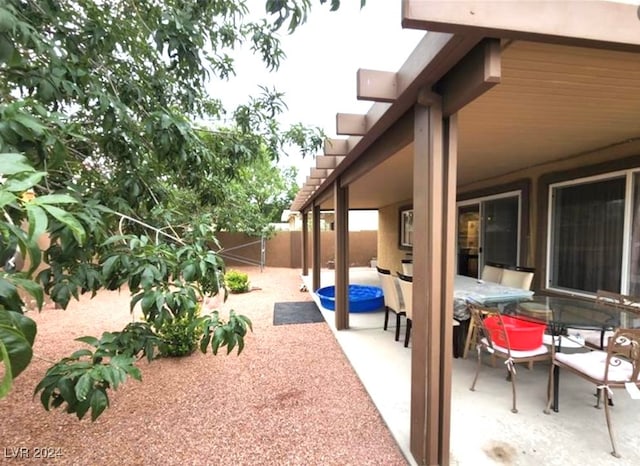 view of yard with a patio area