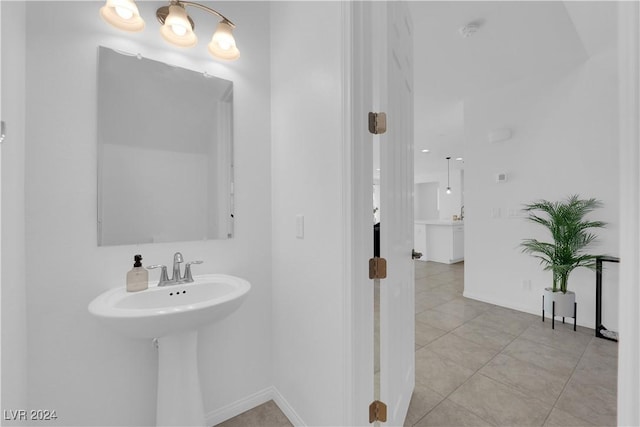 bathroom featuring baseboards and tile patterned floors