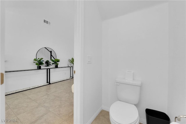 bathroom with toilet, visible vents, and baseboards