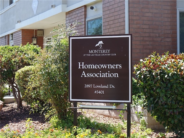 view of community / neighborhood sign