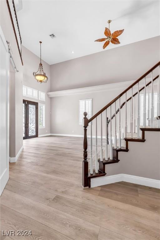 foyer featuring ceiling fan, plenty of natural light, and light wood-type flooring