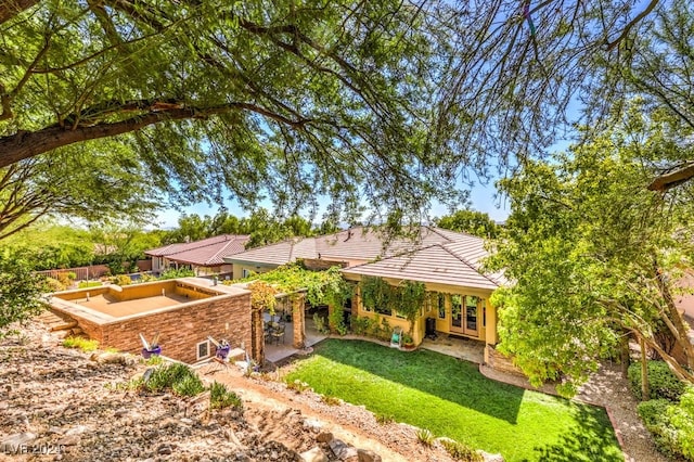 back of house featuring a lawn