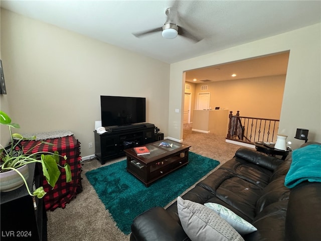 carpeted living room featuring ceiling fan