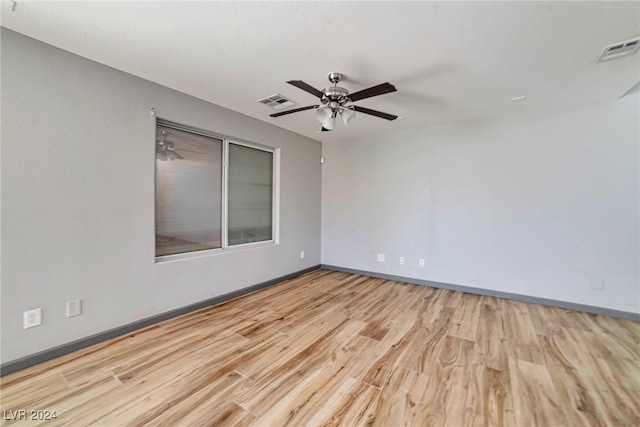 empty room featuring light hardwood / wood-style floors and ceiling fan