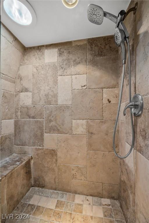 details featuring a tile shower