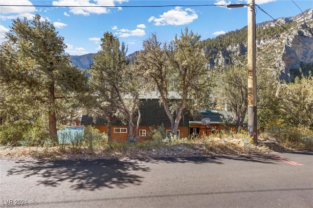 view of front of home with a mountain view