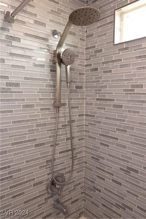 details featuring tiled shower