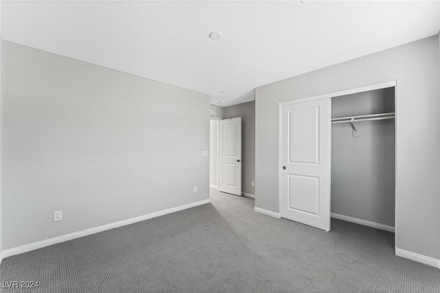 unfurnished bedroom with carpet flooring and a closet