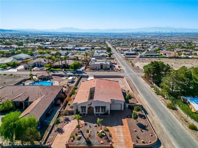 birds eye view of property featuring a mountain view