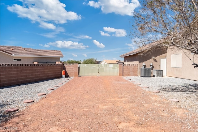 view of yard featuring cooling unit