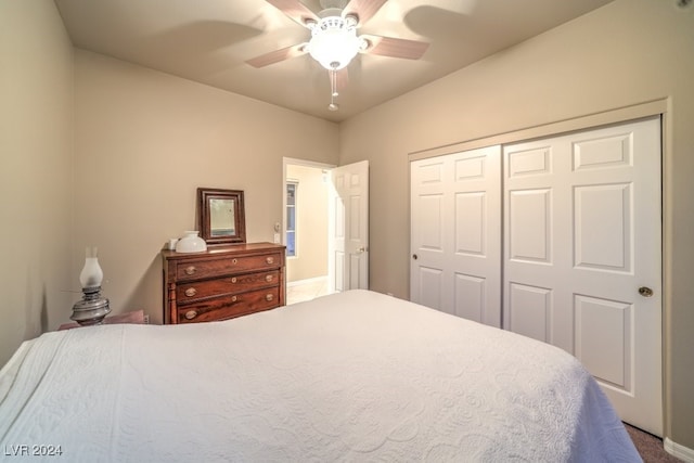 bedroom with carpet floors, ceiling fan, and a closet