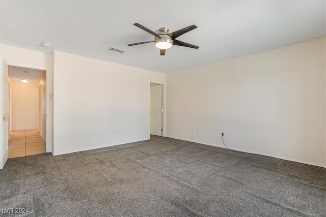 carpeted empty room featuring ceiling fan