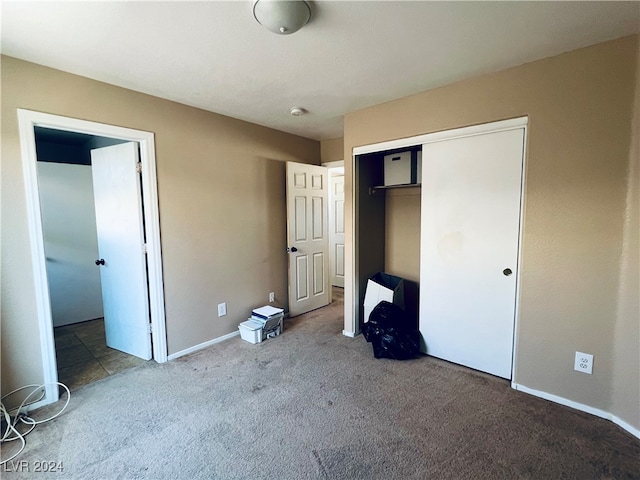 unfurnished bedroom with carpet flooring and a closet