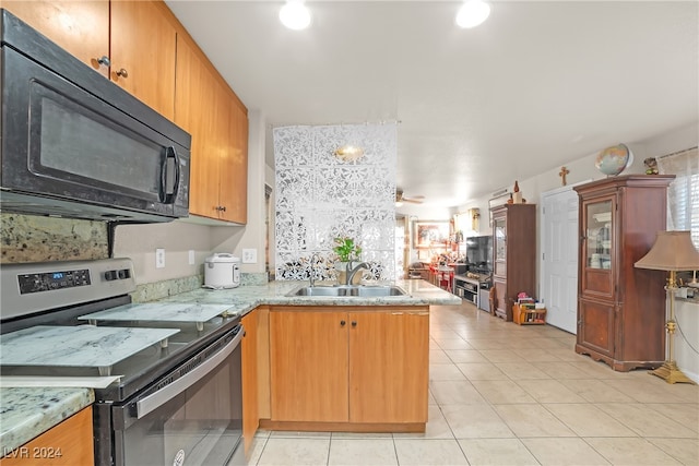 kitchen featuring light tile patterned flooring, sink, kitchen peninsula, stainless steel electric range, and ceiling fan