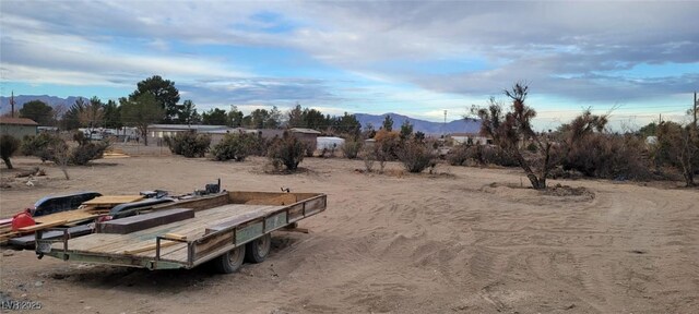 view of yard featuring a rural view and a mountain view