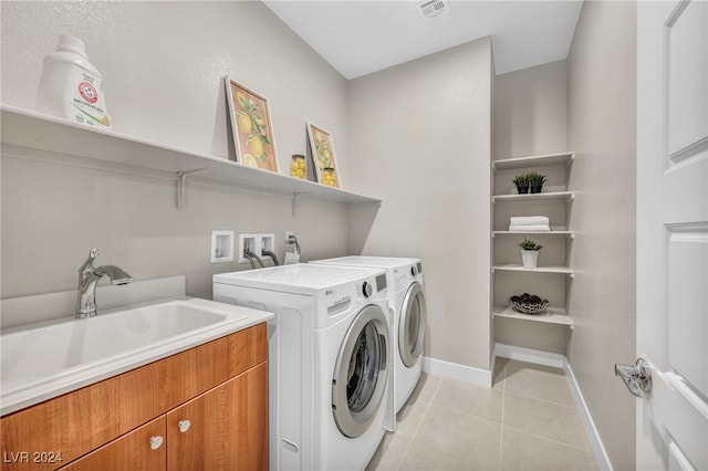 washroom featuring sink, cabinets, independent washer and dryer, and light tile patterned floors