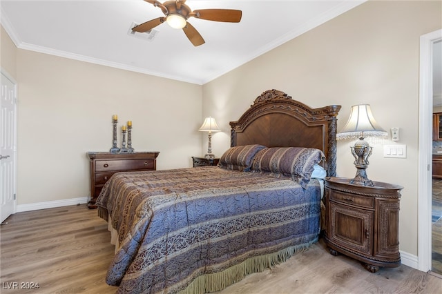 bedroom featuring light hardwood / wood-style floors, ornamental molding, and ceiling fan